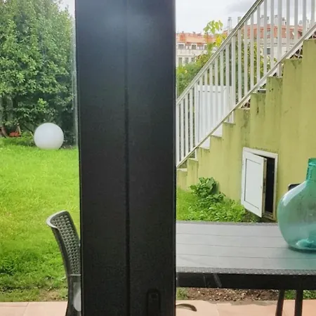 Lägenhet Comfortable In Porrino: 90 M² Charming Garden