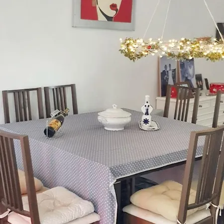Comfortable In Porrino: 90 M² Charming Garden Lägenhet